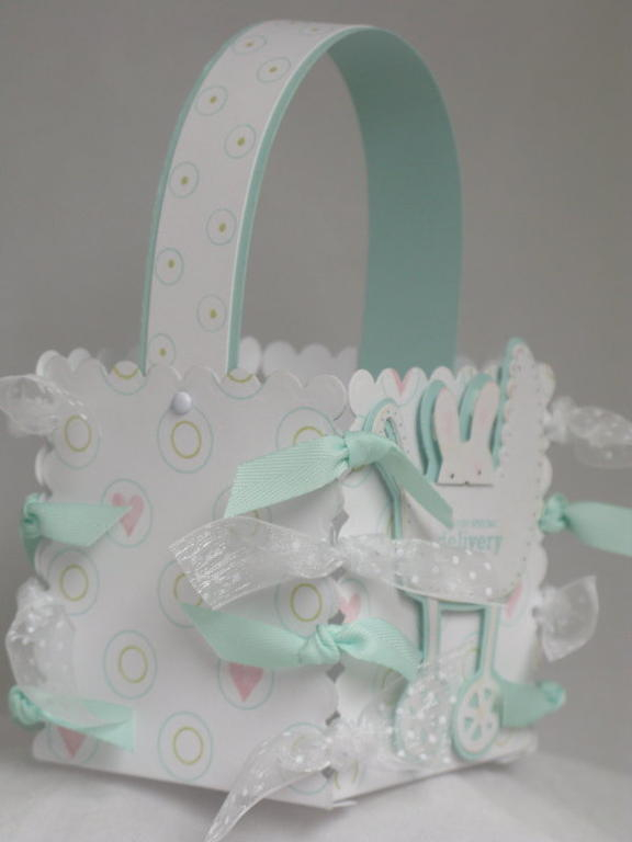 This gift box is based on Lauren Meader&#039;s box using the rectangular scallop nestabilities....