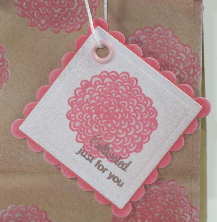 Cultivate Bag and Card<br />
Stamps:  Garden of Life<br />
Cardstock:  Stampers Select White,...