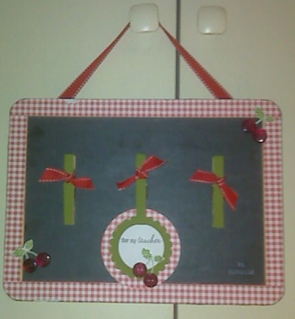 Teacher Gift<br />
<br />
I made this cute little message board with a chalkboard, covered the...