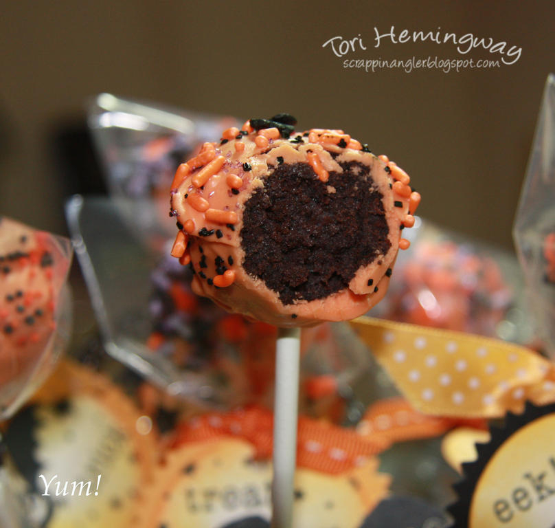 Yum-O!  This is the inside of this Cake Pop goodness!