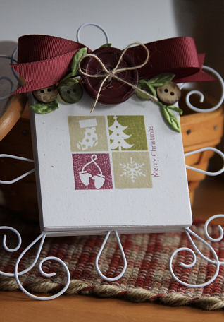 Stamps: Sign Language<br />
Paper: Rustic Cream<br />
Ink: Scarlet Jewel, Ripe Avocado,...