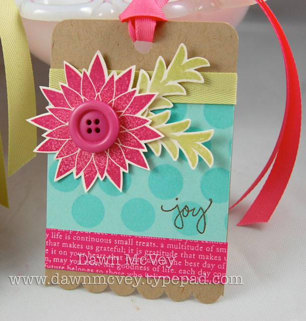 Paper: kraft, vintage cream, aqua mist, raspberry fizz<br />
Stamps: Signature Christmas,...