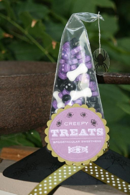 Stamps - Spooky Sweats II<br />
Ink - Fresh Snow, True Black, Versamark<br />
Cardstock - Plum...