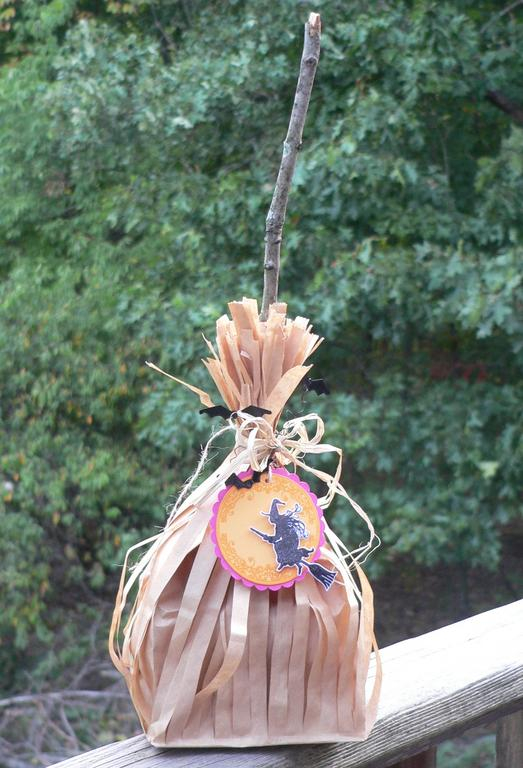 Supplies:<br />
Stamps: Spooky Sweets, Spooky Sweets II<br />
Cardstock: Summer Sunrise,...