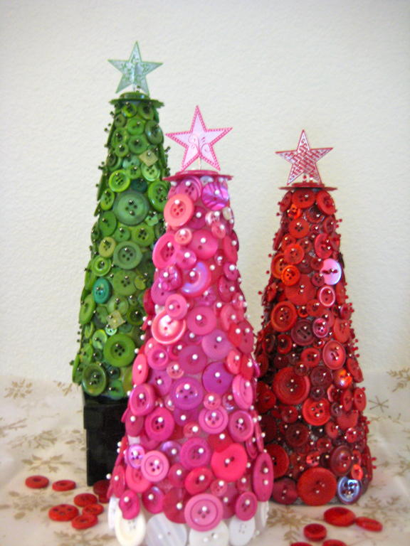More button trees. These are the one I gave to my friends as early Christmas presents so they...