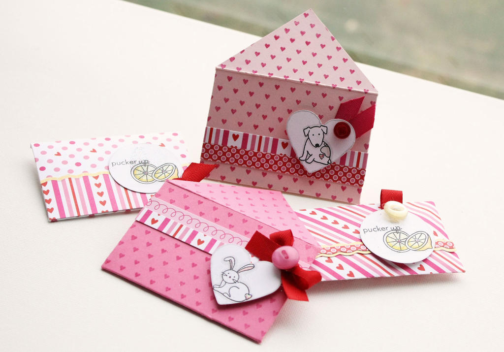 * Stamps- Tiny Treats, Background Basics: Hearts<br />
* Ink- Noir, Raspberry Fizz<br />
*...