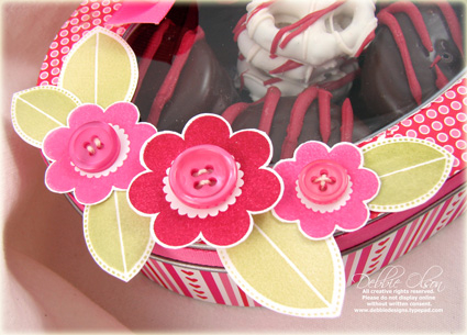 Blooming Button Bits Tin detail<br />
Stamps: Blooming Button Bits<br />
Paper: Simple...