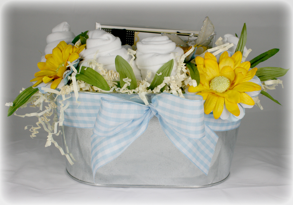 THE ONESIE BOUQUET IS NOT MY IDEA BUT LAUREN MEADERS SO YES, IT WAS CASED!  <br />
<br />...