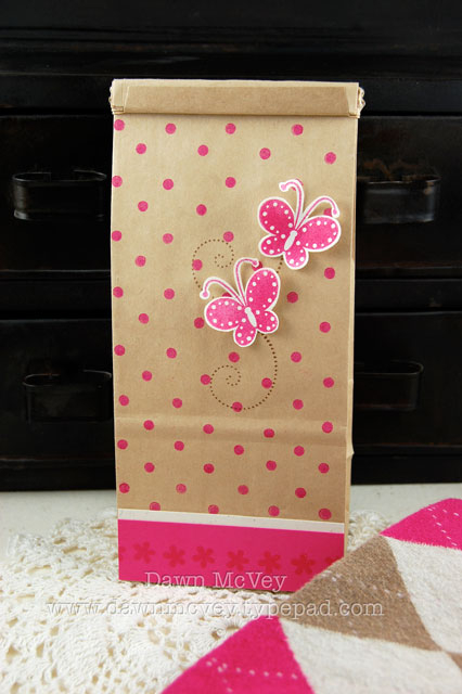 Paper: rustic cream, raspberry fizz<br />
Stamps: Egg Hunt<br />
Ink: raspberry fizz, dark...