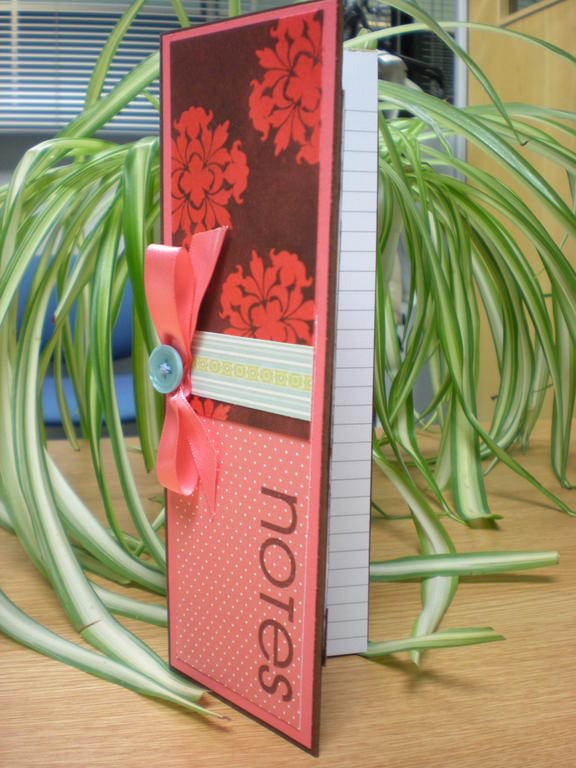 Stamps: Giga Guidelines, Take Note Cardstock: Dark Chocolate, Berry Sorbet<br />
DSP: Bitty...