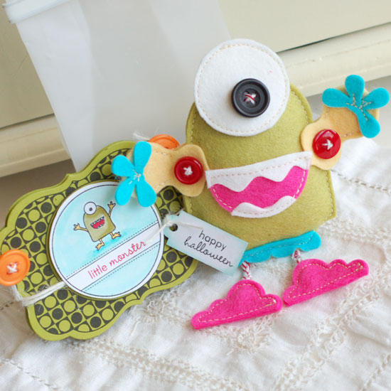 Treat Bag and Topper<br />
Stamps:  Tiny Treats: Halloween<br />
Ink:  True Black, Pure Poppy,...