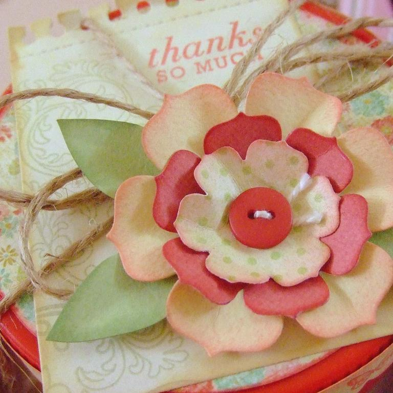 ... and a closer look at the bloom on top of the jar