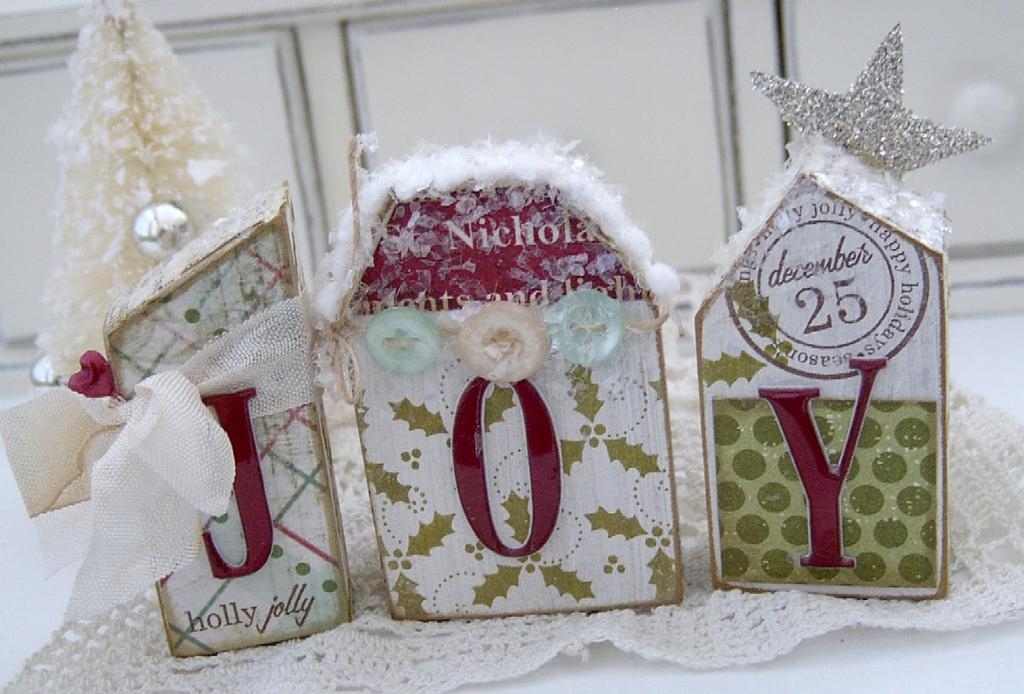 Papertrey Ink Supplies Used:<br />
Stamps:<br />
Holly Jolly<br />
Ink:<br />
Ripe Avocado...