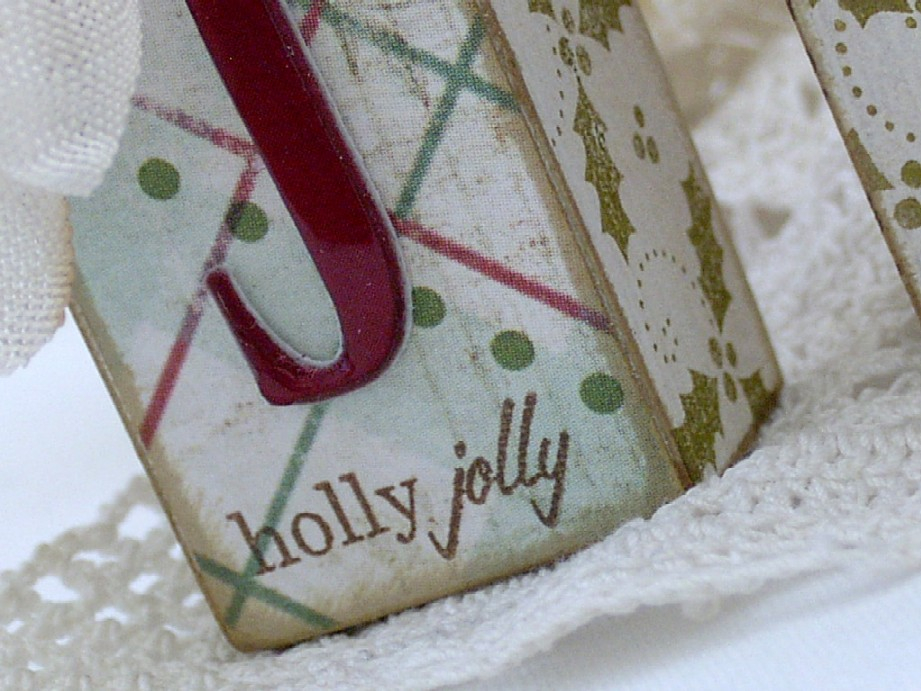 Papertrey Ink Supplies Used:<br />
Stamps:<br />
Holly Jolly<br />
Ink:<br />
Ripe Avocado...
