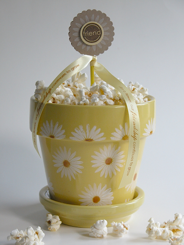 Floral Frenzy Popcorn Pot<br />
Stamps: Floral Frenzy<br />
Paper: PTI Kraft, PTI Lemon...