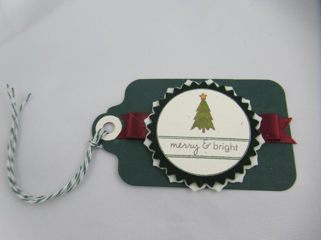 Cardstock: Pinefeather &amp; Rustic Cream<br />
Stamps: Tiny Treats: Christmas<br />
Dies: Tag...