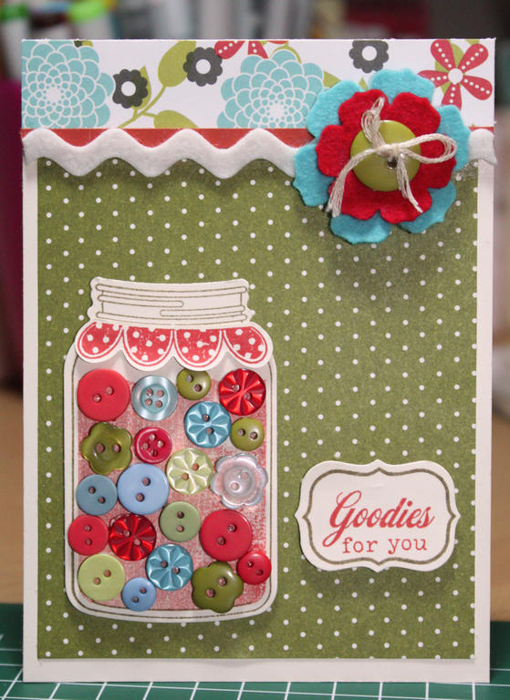 Paper: PTI vintage cream, Pure poppy<br />
Designpaper: PTI Beautiful Blooms, 2008 Bitty Dots...