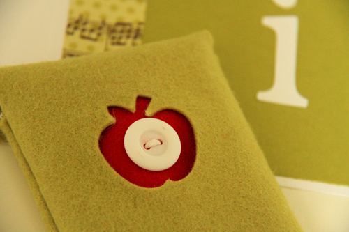 Stamps: Fruit Fusion: Apple, Background Basics: Geometrics<br />
Cardstock: Pure Poppy, Simply...