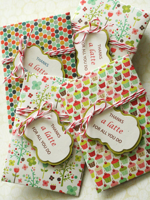 http://limedoodle.blogspot.com/2011/06/gift-card-holders.html<br />
<br />
Thanks for...