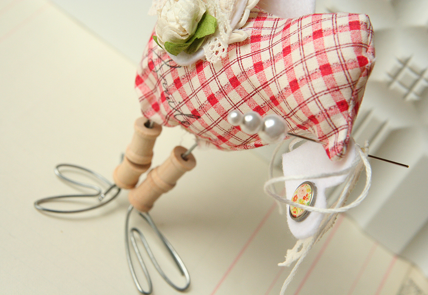 STAMPS: Happy Trails<br />
INK: Ripe Avocado, Pure Poppy, True Black<br />
PAPER:white...