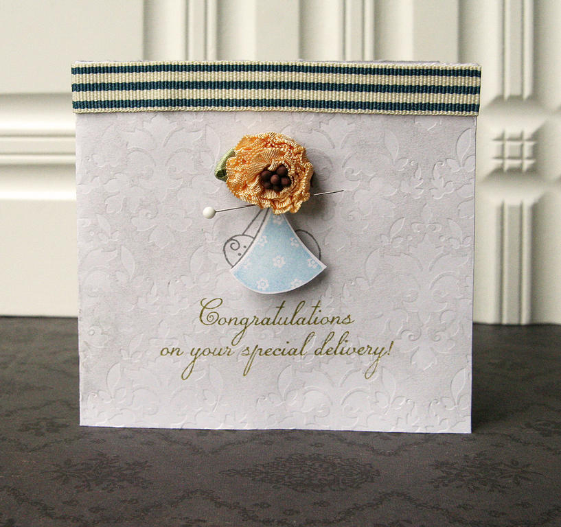 Stamps: Bundle of Love<br />
Ink: Smokey Shadow, Spring Rain, Ripe Avocado<br />
Paper: white...