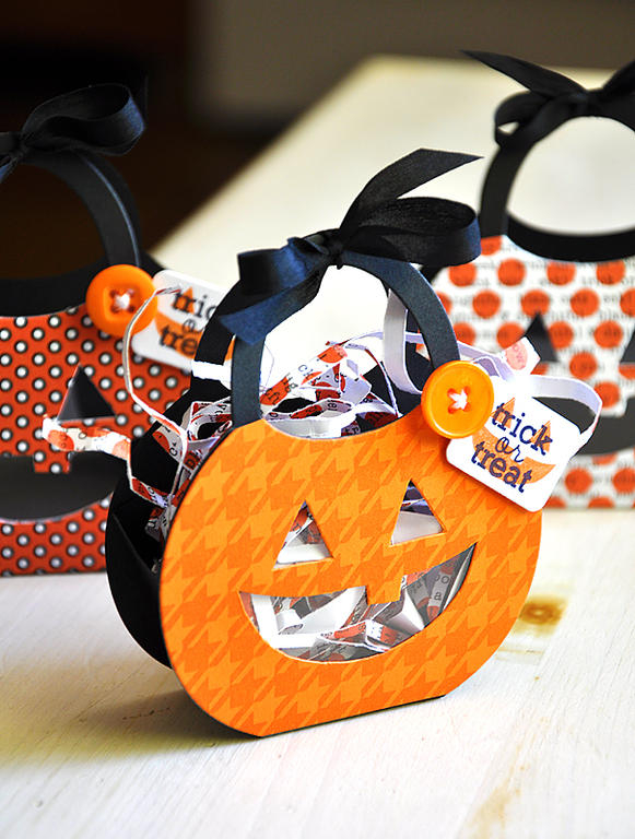 Stamps: Halloween Treats &amp; Sweets and Background Basic: Houndstooth<br />
Ink: Versamark,...