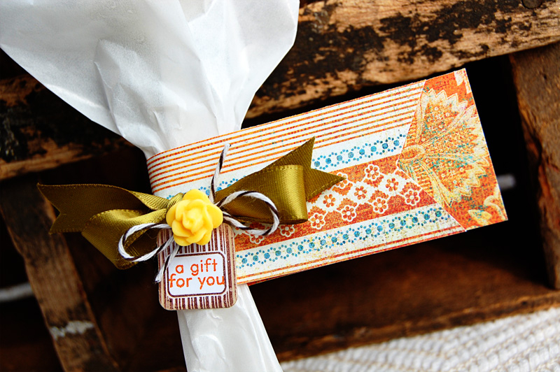 {Vintage} pop wraps<br />
Stamps - Tiny Tags II<br />
Inks - Dark Chocolate, Pure Poppy, Aqua...