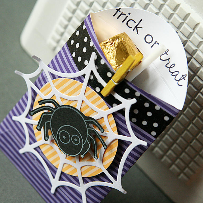 STAMPS: Tremendous Treats: Halloween<br />
INK: True Black, Fresh Snow<br />
PAPER: Royal...