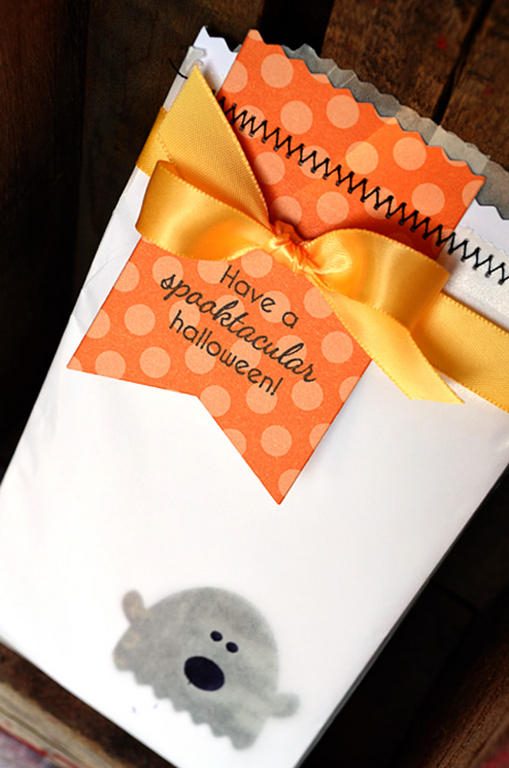 {Spooktacular} treat bag<br />
<br />
CS - White<br />
PP - Orange Zest<br />
Ink - True...