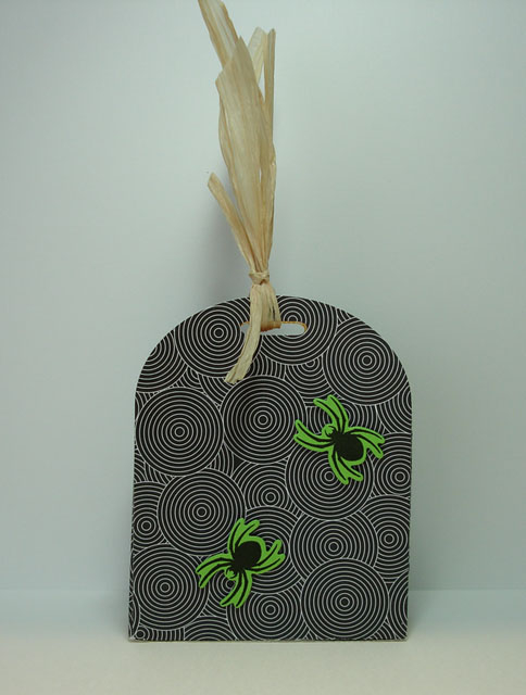 A Halloween treat/favor box that is so easy to make! I decorated the box with some stamped...