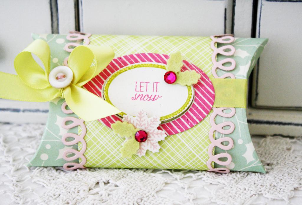 Let It Snow Pillow Box<br />
<br />
Supplies Used:<br />
Stamps:<br />
Framed Out #8,...