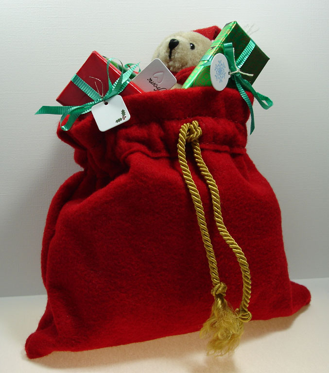 September 2012 PTI Blog Hop<br />
<br />
I made this felt bag to go in a Christmas sleigh that...