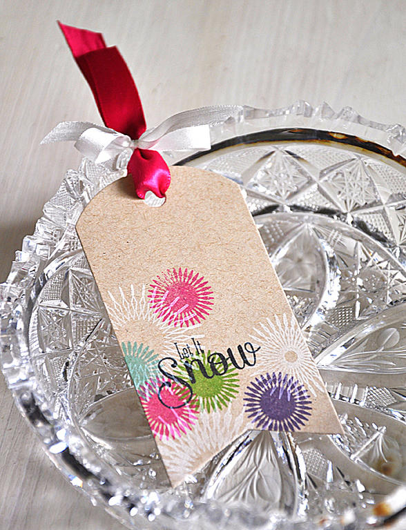 Stamps: Snowflake Flurries<br />
Ink: Raspberry Fizz, Plum Pudding, New Leaf, Fresh Snow, True...