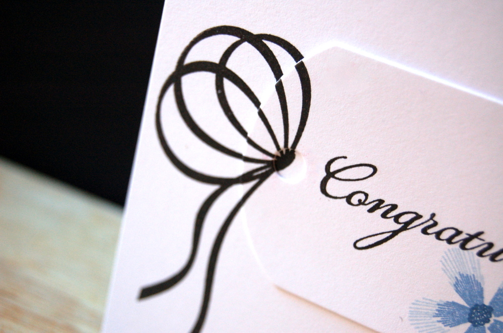Cardstock: white<br />
Stamps: Ribbons and Bows, Embroidered Blooms<br />
Ink: black, aqua...