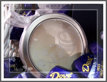 Altered Candle Tin<br />
<br />
Just felt that a nice warm candle would complete the gift.<br...