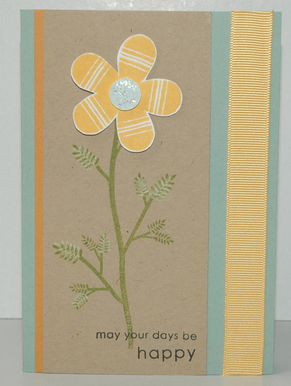 I use an ornament to create the flower : I stamped it 5 times then I cut out the image.<br />...