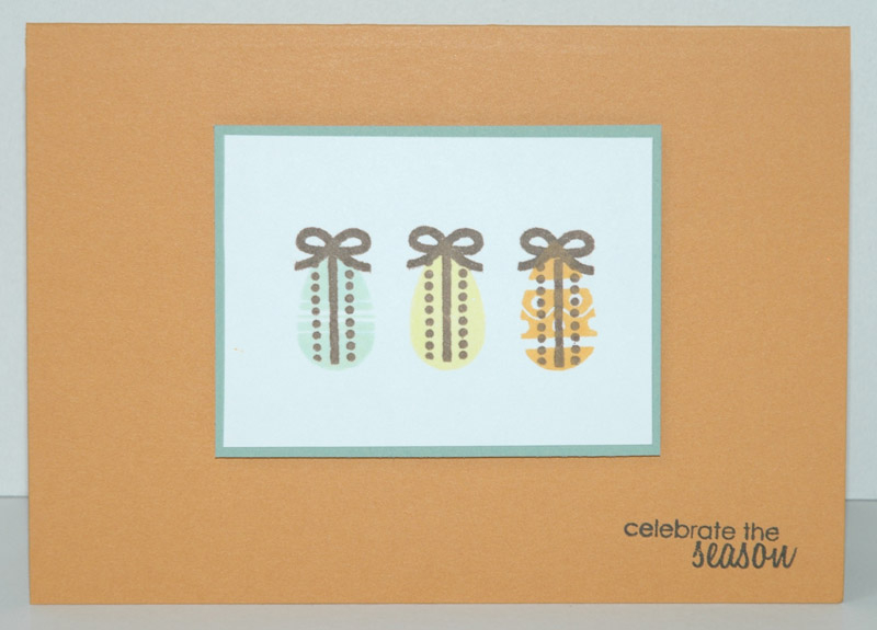 Always with the same ornament I created these Easter eggs. I added a decoration and a knot to...