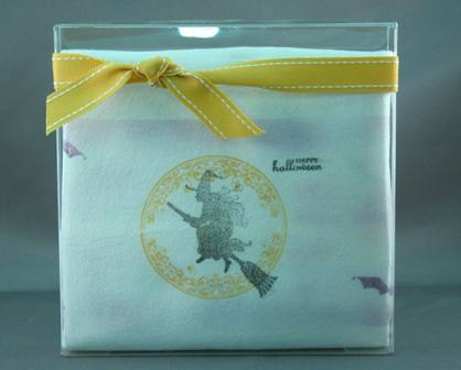 Spooky Kitchen Towel Treat<br />
Materials:<br />
Stamps: Spooky Sweets and Spooky Sweets...