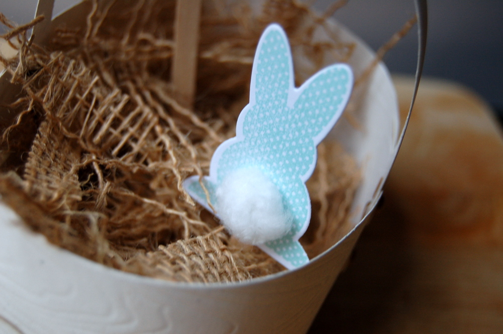 Cardstock: rustic cream<br />
Stamps: Polka Dot Parade #1<br />
Ink: aqua mist, classic...