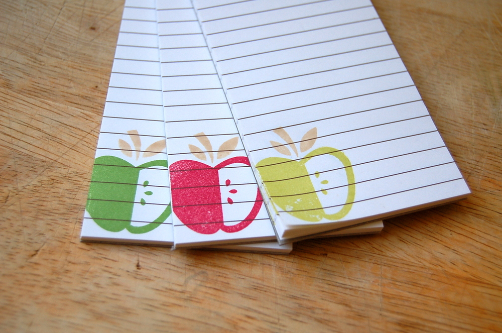 Stamps: Apple Prints<br />
Ink: limeade ice, pure poppy, new leaf, fine linen, Versafine (onyx...