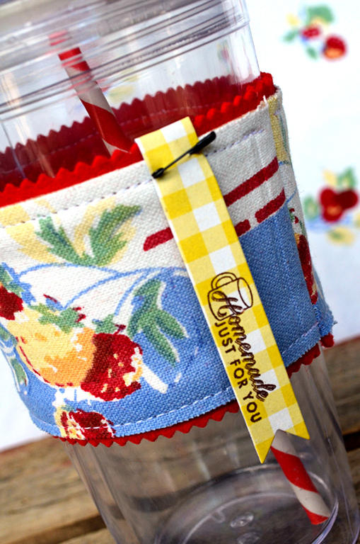 {Handmade Coffee Cozy} set<br />
<br />
Stamps - Latte Love<br />
PP - Echo Park<br />
Ink -...