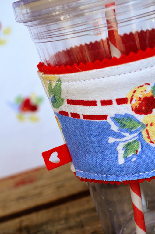 {Handmade Coffee Cozy} set<br />
<br />
Stamps - Latte Love<br />
PP - Echo Park<br />
Ink -...