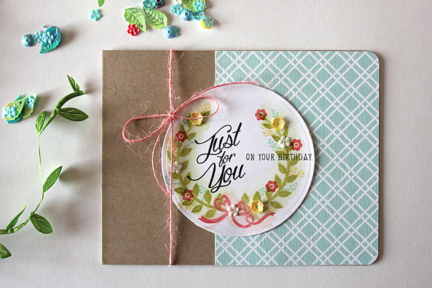 size: 5 1/2&quot; x 4 1/4&quot;<br />
<br />
Make it Market Mini Kit: Lovely Laurels<br />...