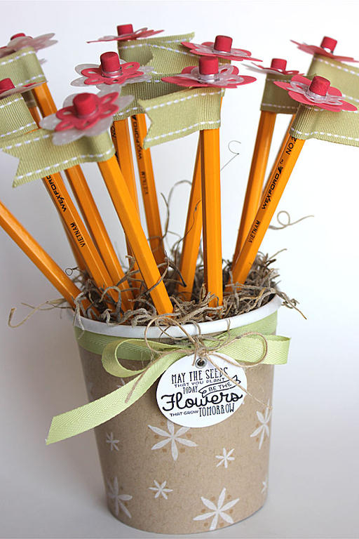 stamps: Seeds of Knowledge<br />
<br />
ink: True Black, Fresh Snow, Classic Kraft<br />
<br...