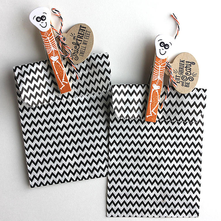 Make it Market Mini Kit: Halloween Pin-Ups<br />
<br />
ink: True Black, Canyon Clay<br />...