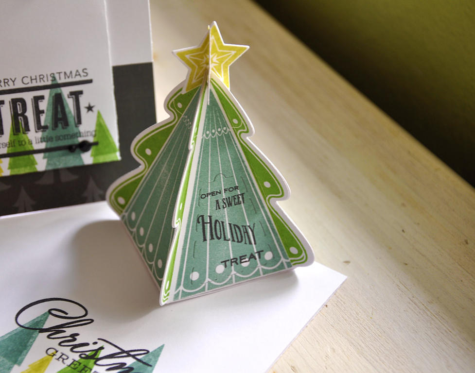 Stamps: Christmas Tree Change Up<br />
Ink: New Leaf, Ocean Tides, Limeade Ice, and True...