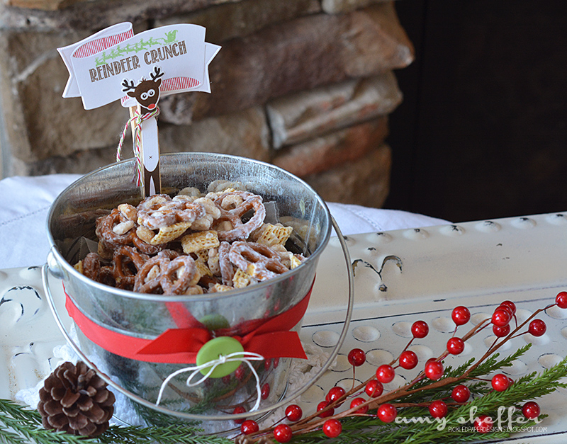 Stamps: Petite Places: Holiday Lane<br />
<br />
Dies: Layered Banner, Holiday Pin-Ups<br />...