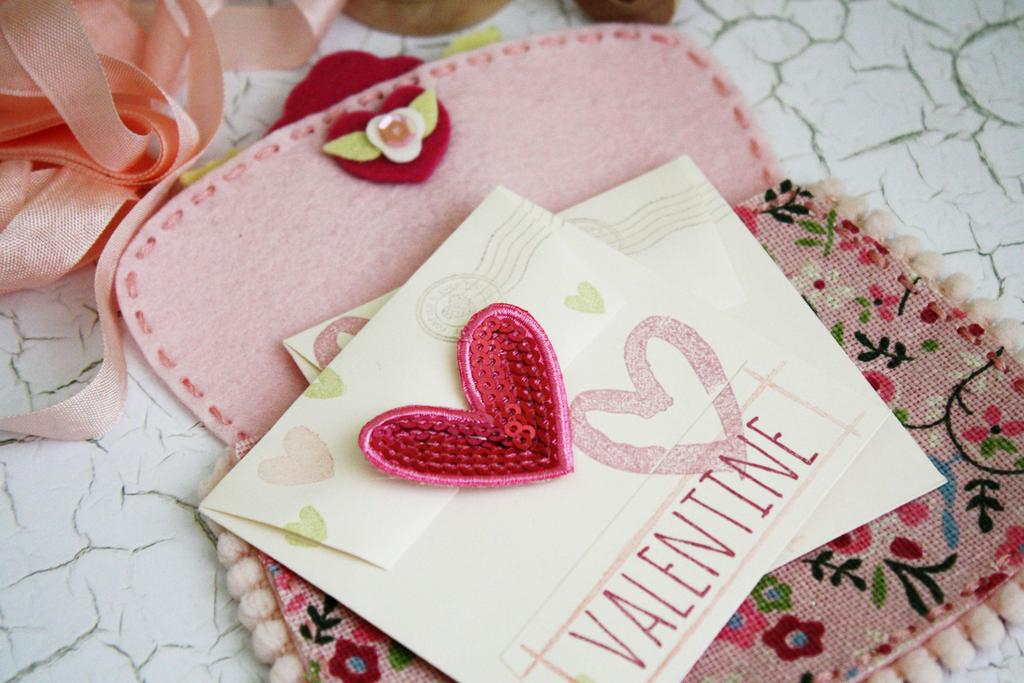 Papertrey Ink Supplies Used:<br />
Stamps:<br />
Outlines, XOXO<br />
Tools:<br />
Coin...