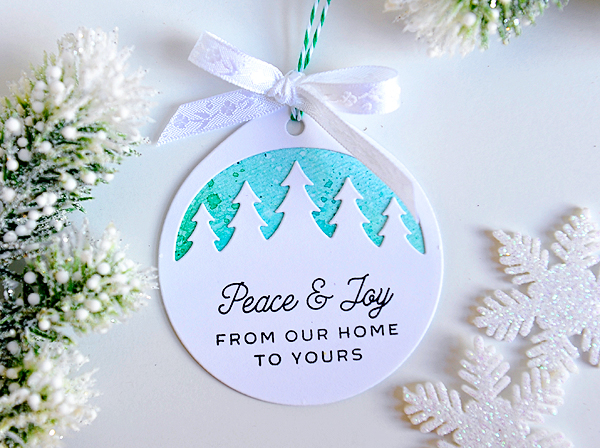 STAMPS: Christmas Cuts Sentiments<br />
DIES: Christmas Cuts Dies, Simple Gift Bow Dies<br />...