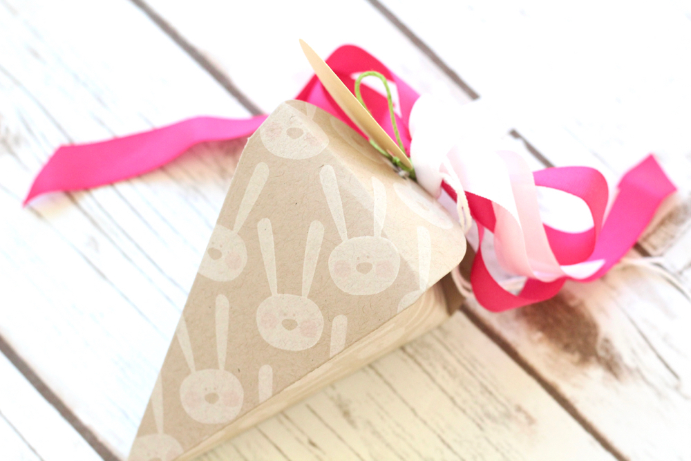 STAMPS - So Sweet<br />
INK - Black, White, Sweet Blush, Plum Pudding<br />
PAPER - Kraft,...